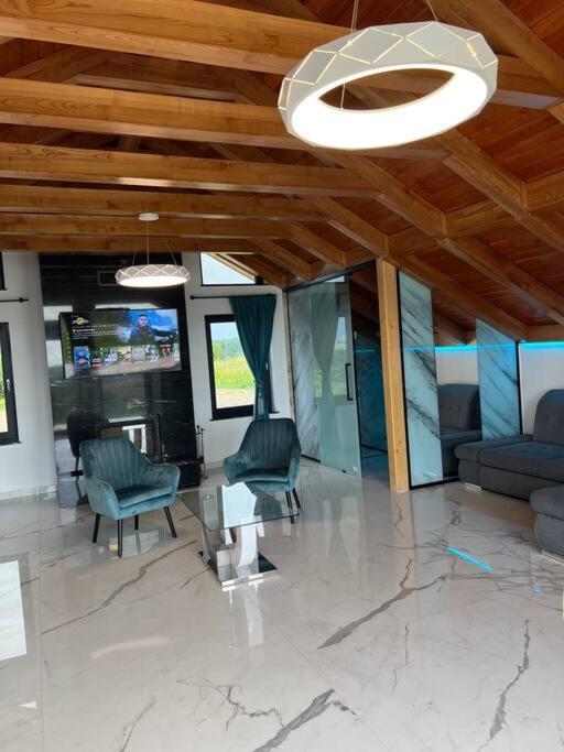 Casa Moderna In Sinteu - Intersectia Intre Modern Si Linistea Naturii Huta Voivozi Eksteriør billede