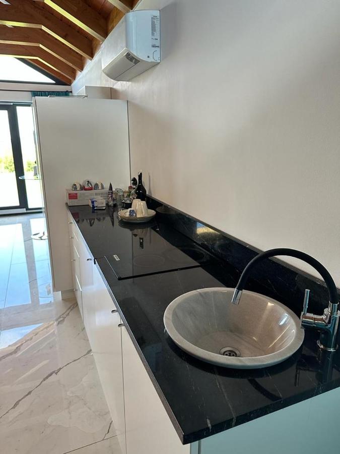 Casa Moderna In Sinteu - Intersectia Intre Modern Si Linistea Naturii Huta Voivozi Eksteriør billede