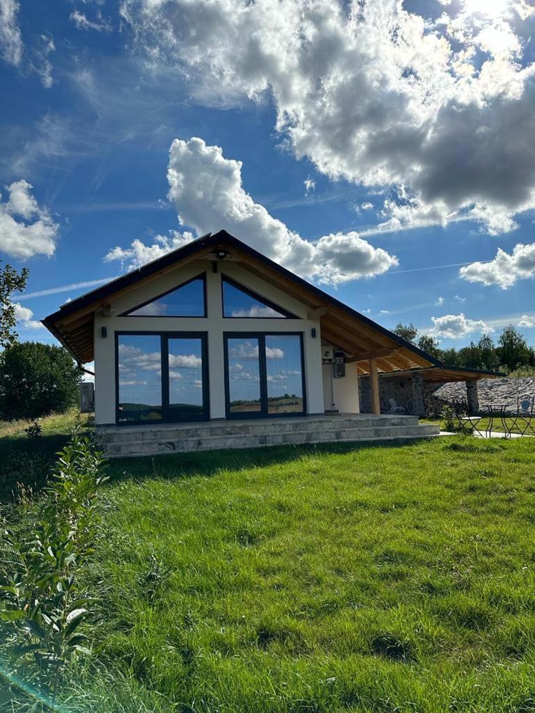 Casa Moderna In Sinteu - Intersectia Intre Modern Si Linistea Naturii Huta Voivozi Eksteriør billede