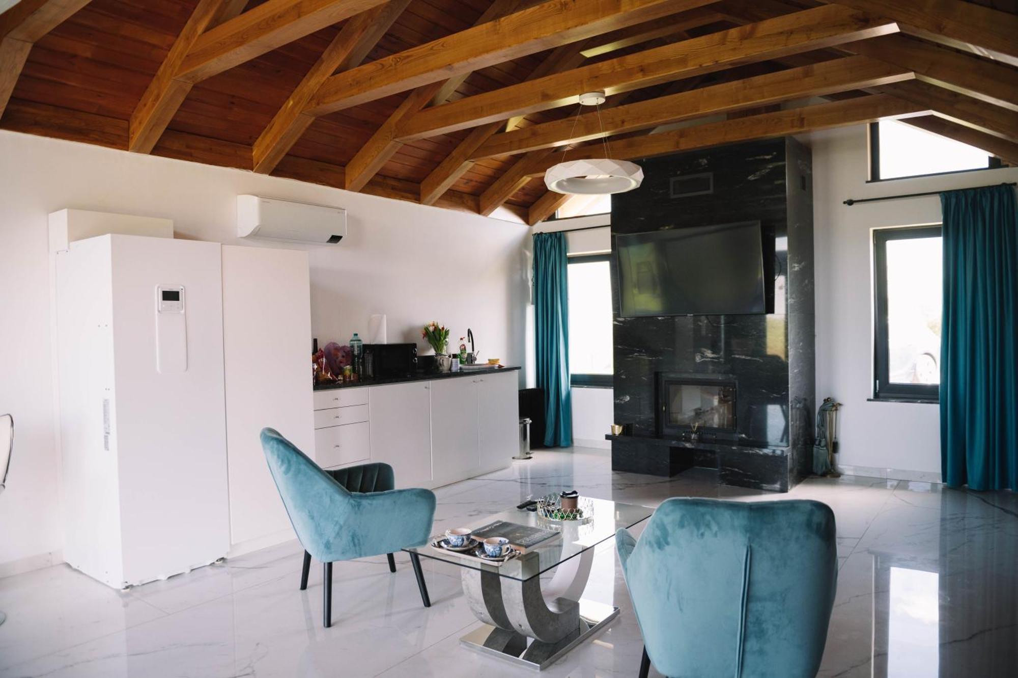 Casa Moderna In Sinteu - Intersectia Intre Modern Si Linistea Naturii Huta Voivozi Eksteriør billede
