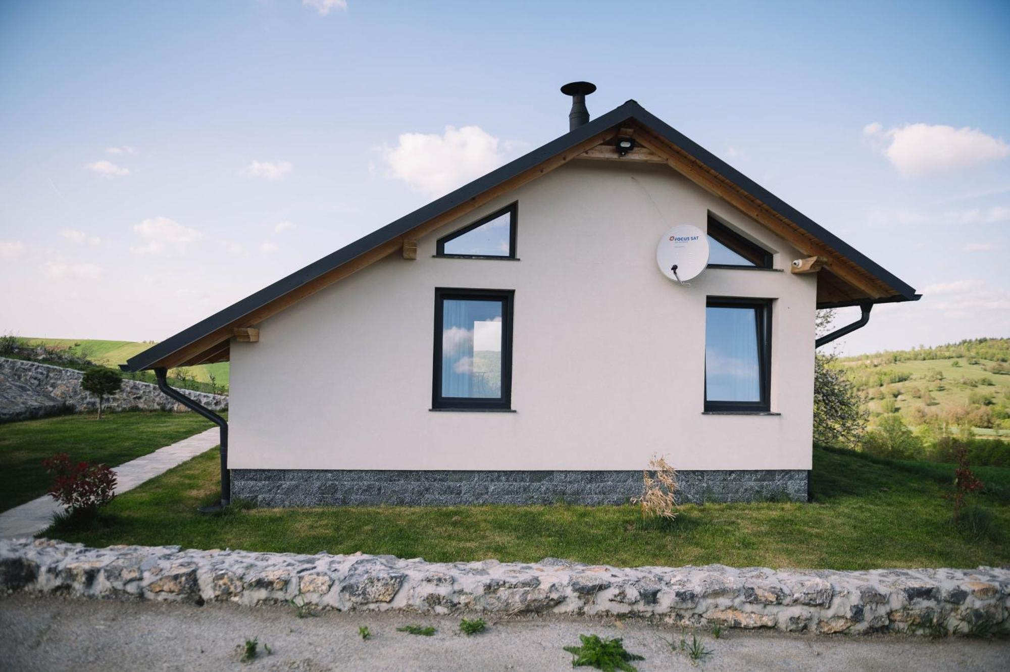 Casa Moderna In Sinteu - Intersectia Intre Modern Si Linistea Naturii Huta Voivozi Eksteriør billede